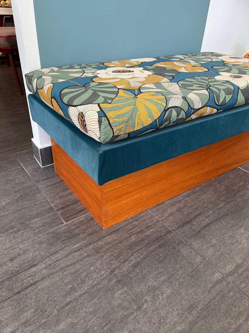 Miniaturbild: Mid Century Bank