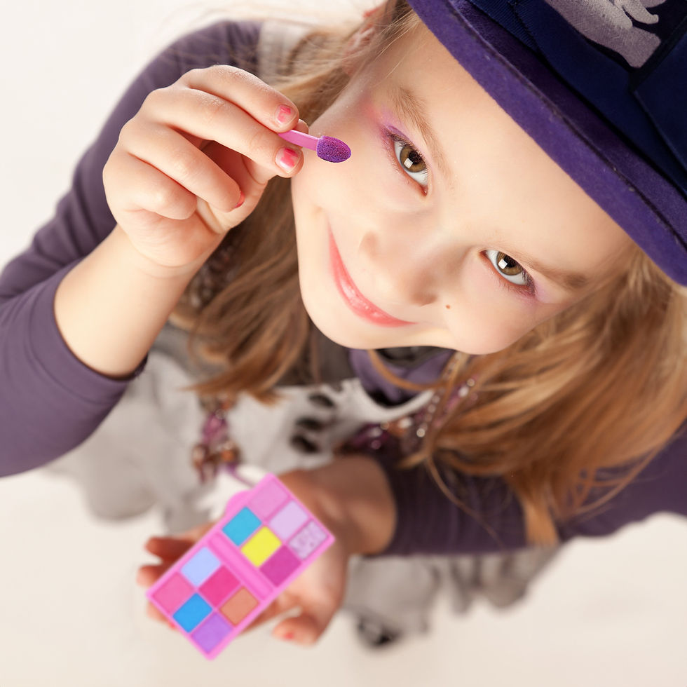 Thumbnail: Girls' homemaking toys in makeup suits, imitation nail polish lipstick wear nai