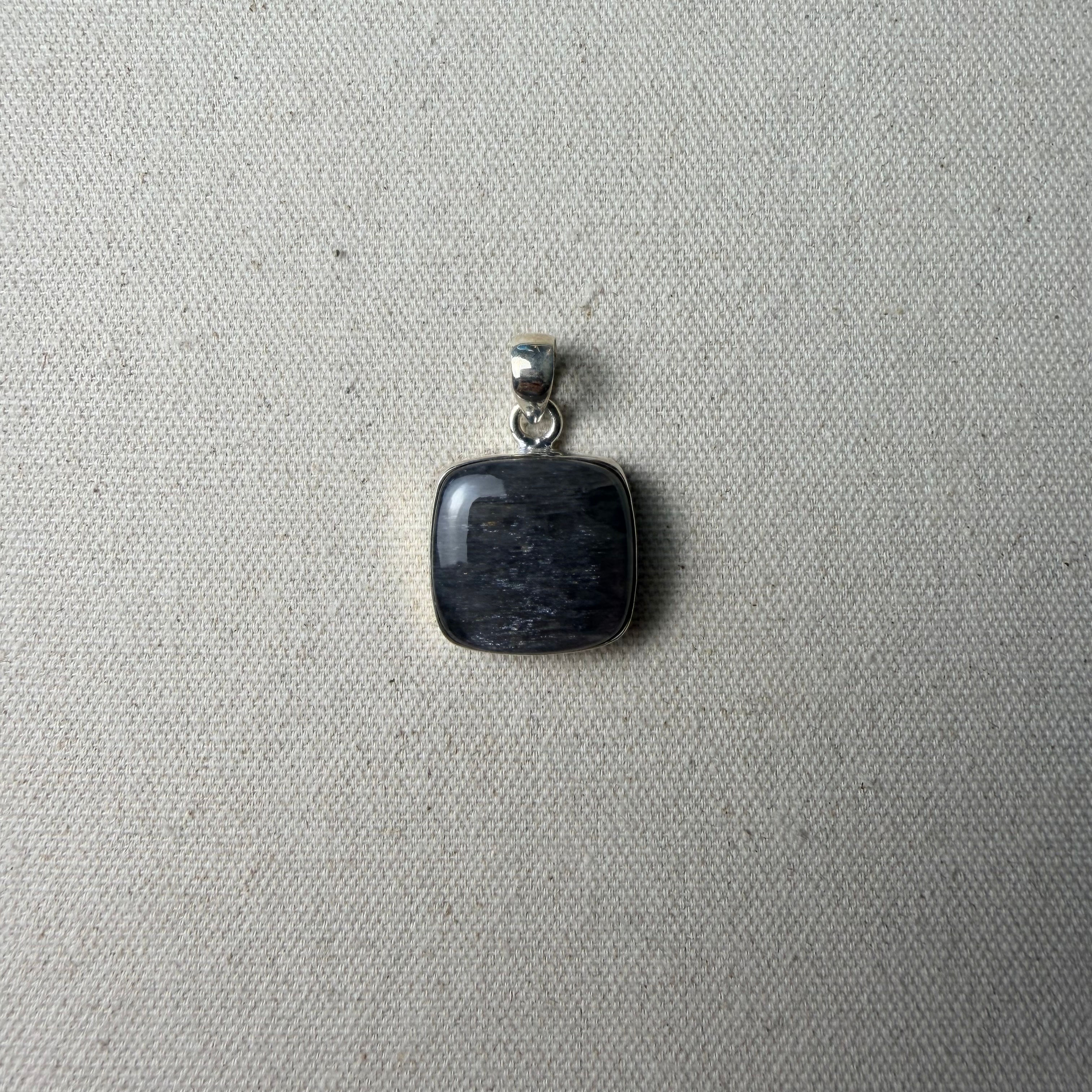Labradorite — Silver Setting