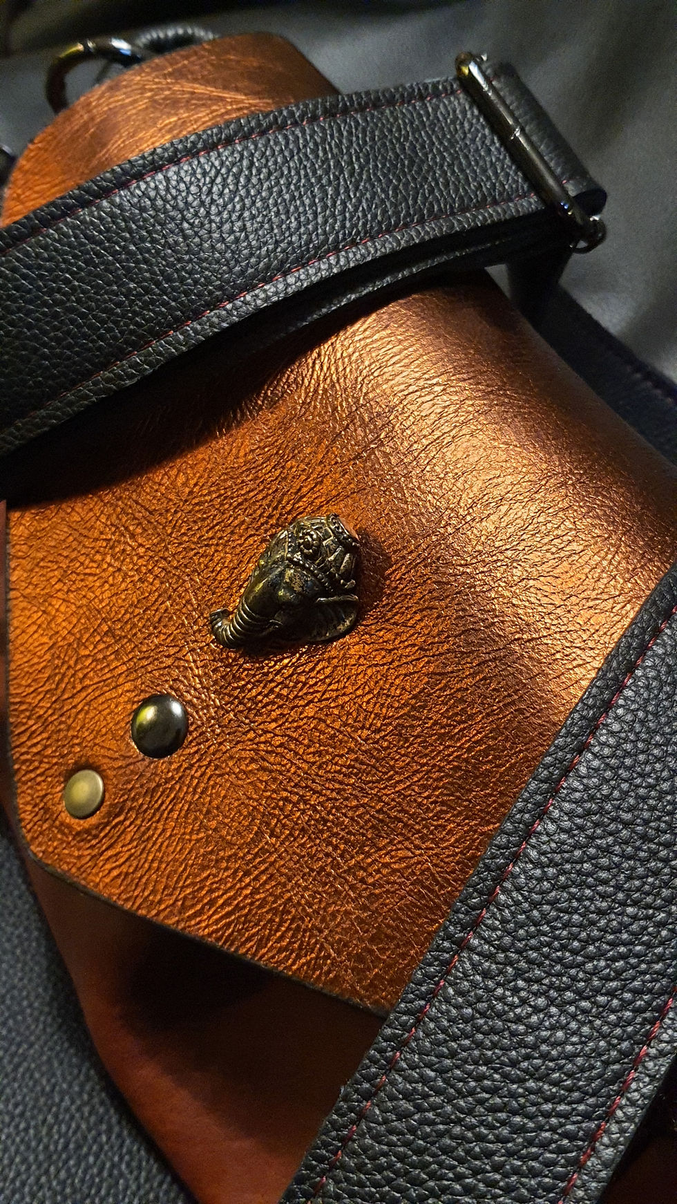 Miniature : Lanière chic ⚫️ cuir cousu