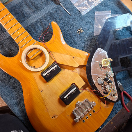 Gibson Ripper - Bent neck and experiments in Carbon Fibre.