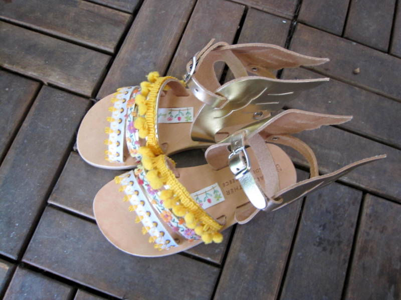 Miniatura: Sandals for kids with wings /Gold "Bumblebee"