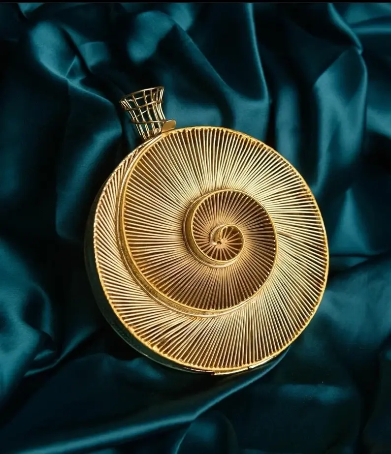 Thumbnail: Gold Wired Clutch Handmade - "Nautilus"