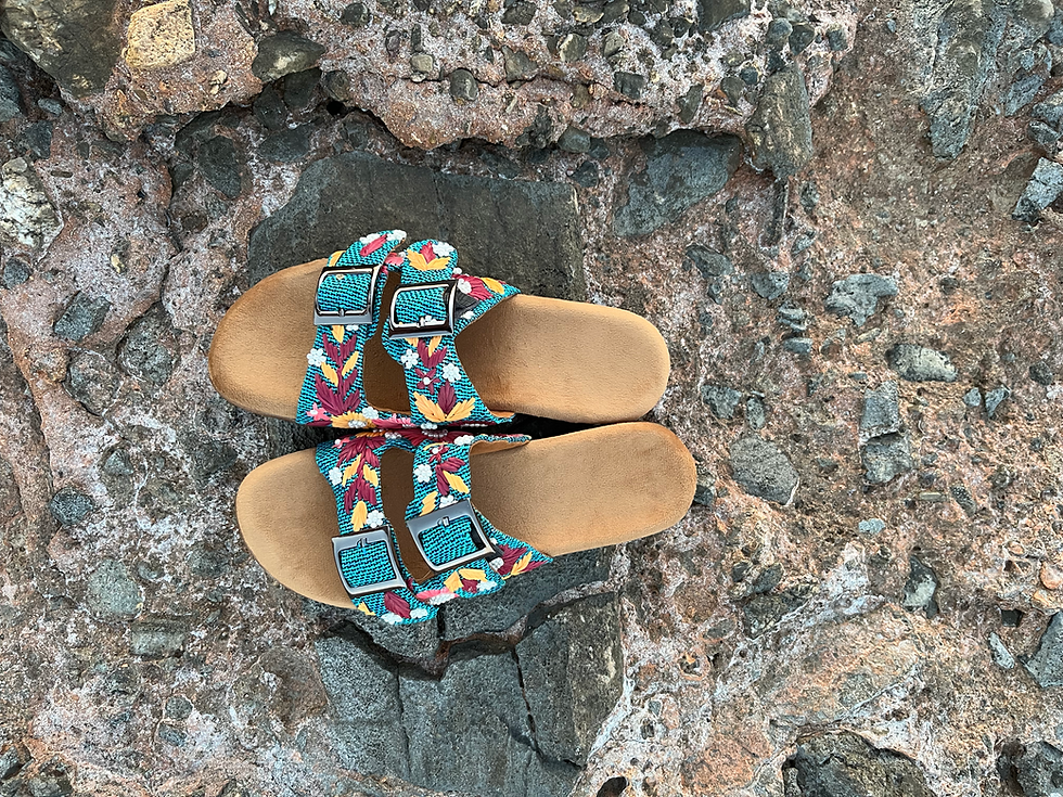 Thumbnail: Paloma Blue - Embroidered  Fussbett with Raffia flower pattern