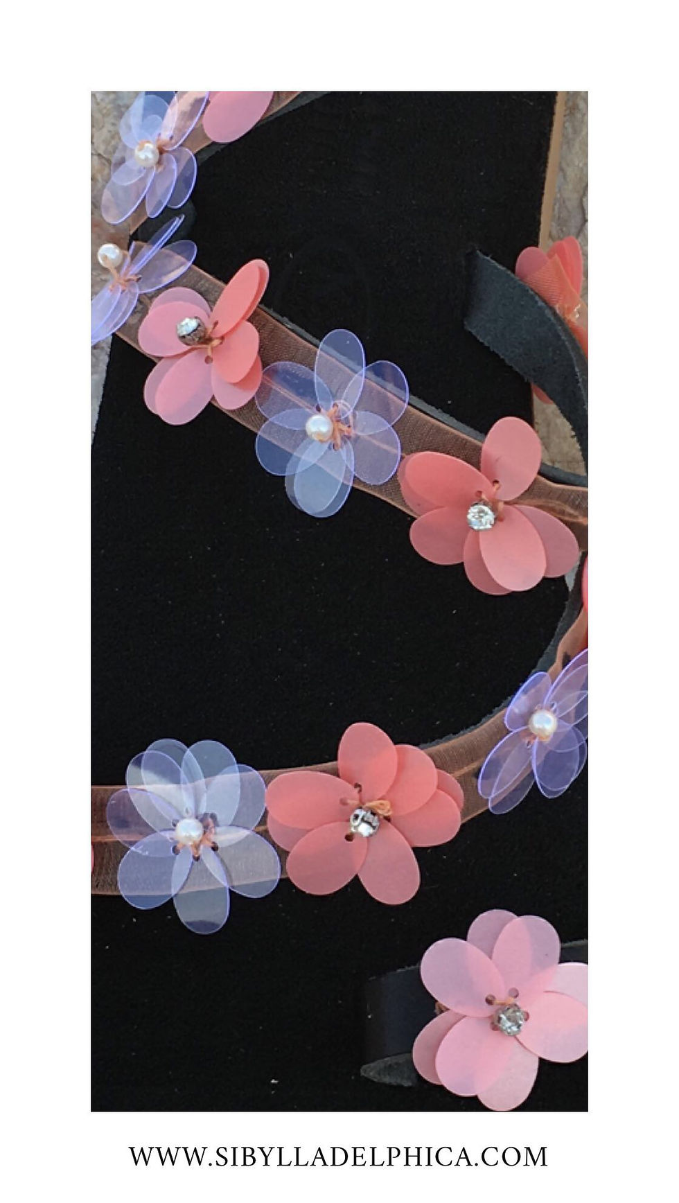 Miniatura: Leather sandals with flower sequins - "Chamolia"