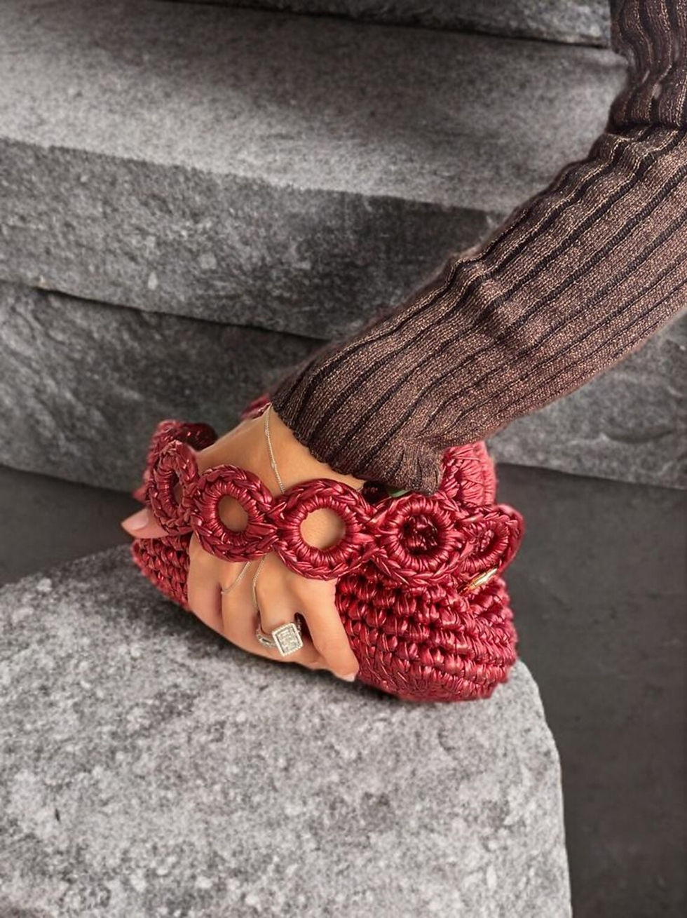 Miniatura: Mini Metallic Crochet Clutch Bag - Persefoni Merlot