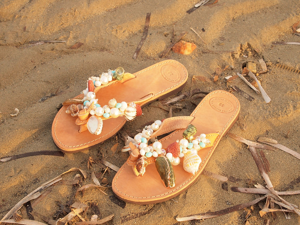 Miniatura: Leather Sandals with shells - "IOLANTHI"