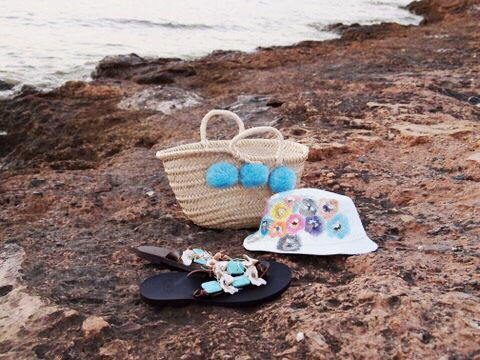 Thumbnail: Mini Palm Basqets with pompoms "