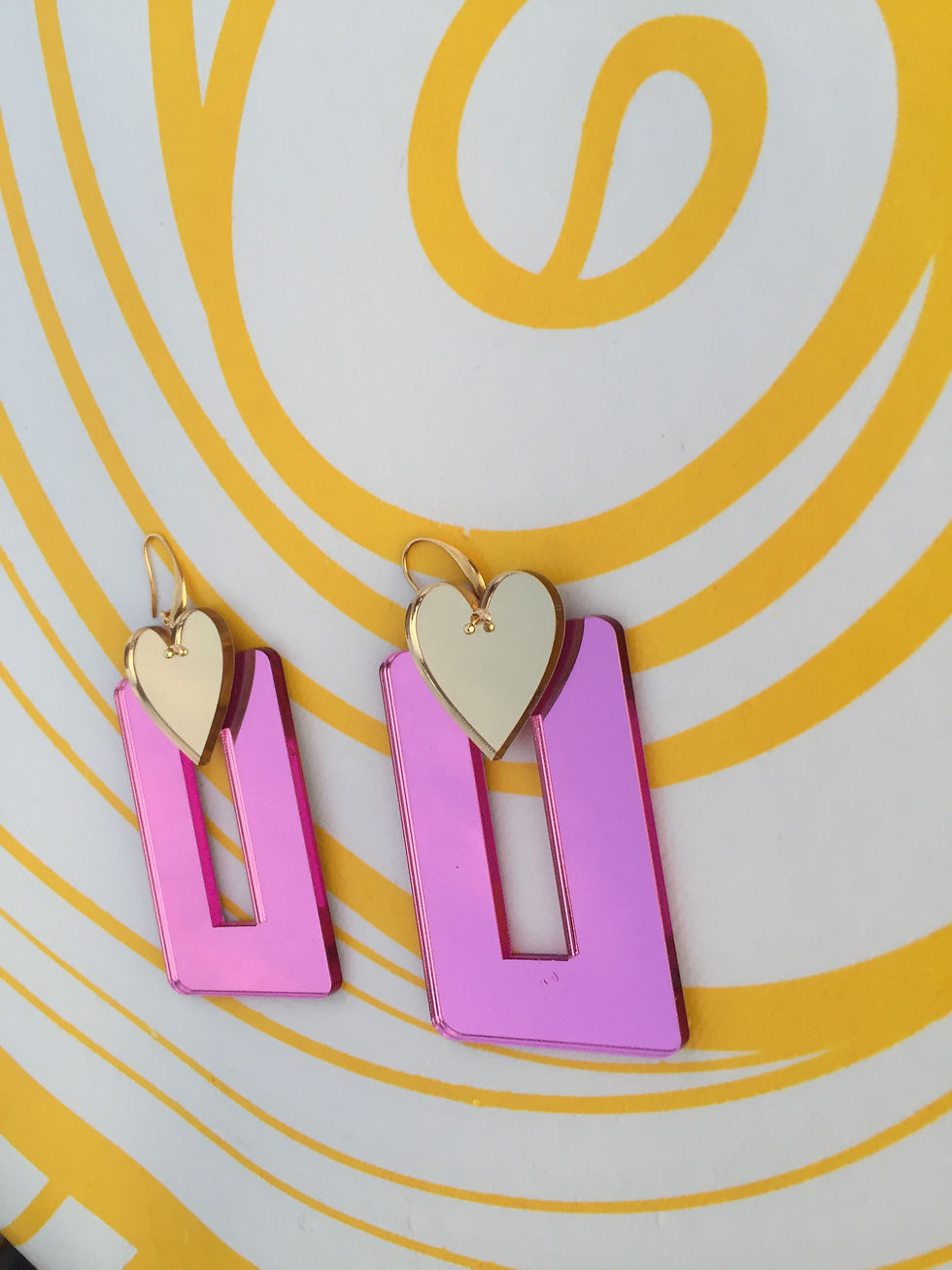 Miniature : Fuchsia Earrings - LOVE ME DO