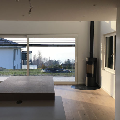 Fenêtres bois-aluminium à Perroy (canton de Vaud) – fourniture et pose pour 4 villas, réalisées par BAU-SS Sàrl.
