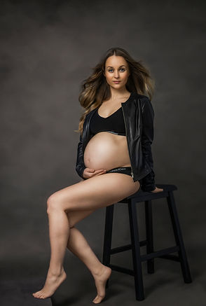 maternity photoshoot-family-photography-maternity-photographer-in-Staten-Island-best- maternity-photographer -in-New York-best -maternity -photographer-in- New- Jersey-portrait -glamour -best- photographer -near -me-fine- art- portrait- high-quality-image-image