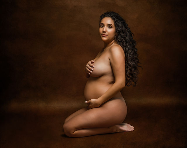 maternity photoshoot-family-photography-maternity-photographer-in-Staten-Island-best- maternity-photographer -in-New York-best -maternity -photographer-in- New- Jersey-portrait -glamour -best- photographer -near -me-fine- art- portrait- high-quality-image-image
