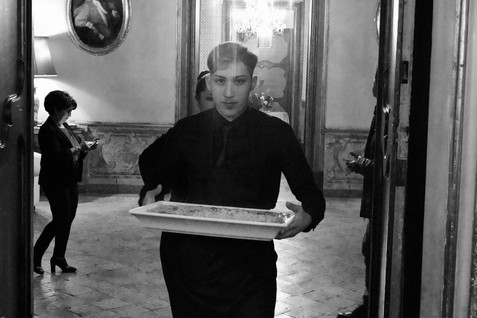 robert-bonk_palazzo-biscari-waiter-catania-italy-2018.jpeg