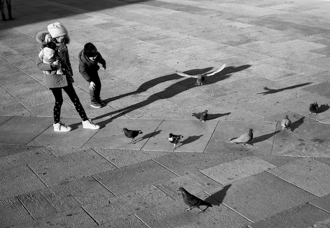 robert-bonk_children-and-pigeons-lecce-italy-2020.jpeg