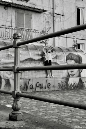 robert-bonk_boy-pointing-phone-skyward-spanish-quarter-naples-italy-2021.jpeg