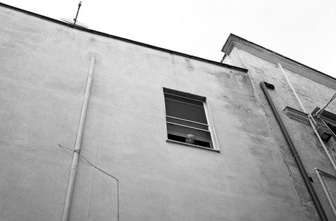 robert-bonk_old-man-in-window-monopoli-italy-2018.jpeg
