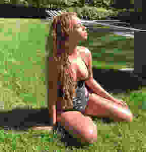 2C31FF8200000578-3232561-Unlike_thigh_gaps_bikini_bridge_and_the_more_recent_collarbone_c-m-9_14421394713671