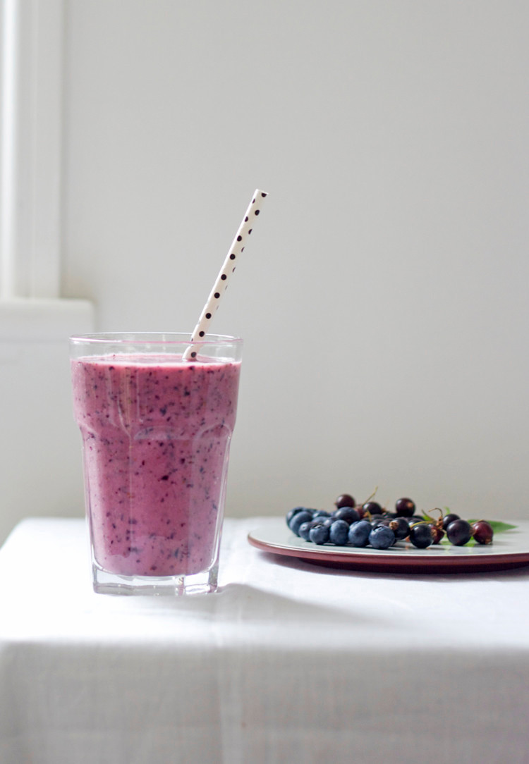 Blueberry,+Blackcurrant,+Kiwi+&+Basil+Smoothie
