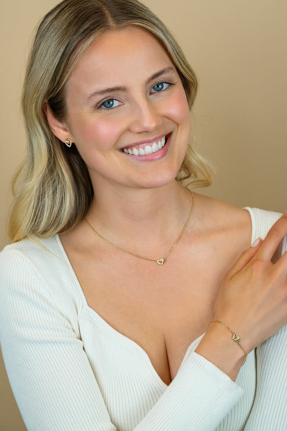 Thumbnail: ZIA2493Y ZINZI gold plated zilveren armband met verbonden hartjes witte zirkonia