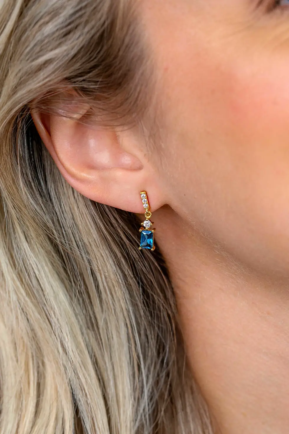 Thumbnail: ZIO2896 ZINZI goldplated zilveren oorstekers met blauwe baquette en zirconia