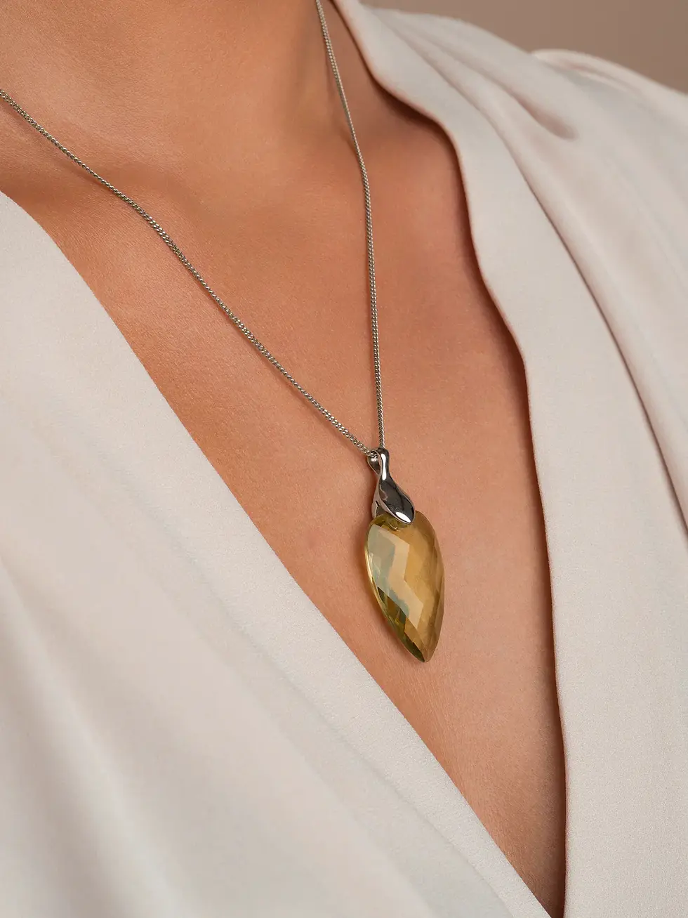 Thumbnail: PENS01 Sparkling Jewels hanger Celestial Leaf Pendant zilver