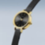 11022-132 Bering Classic dameshorloge 22mm zwart goudkleur