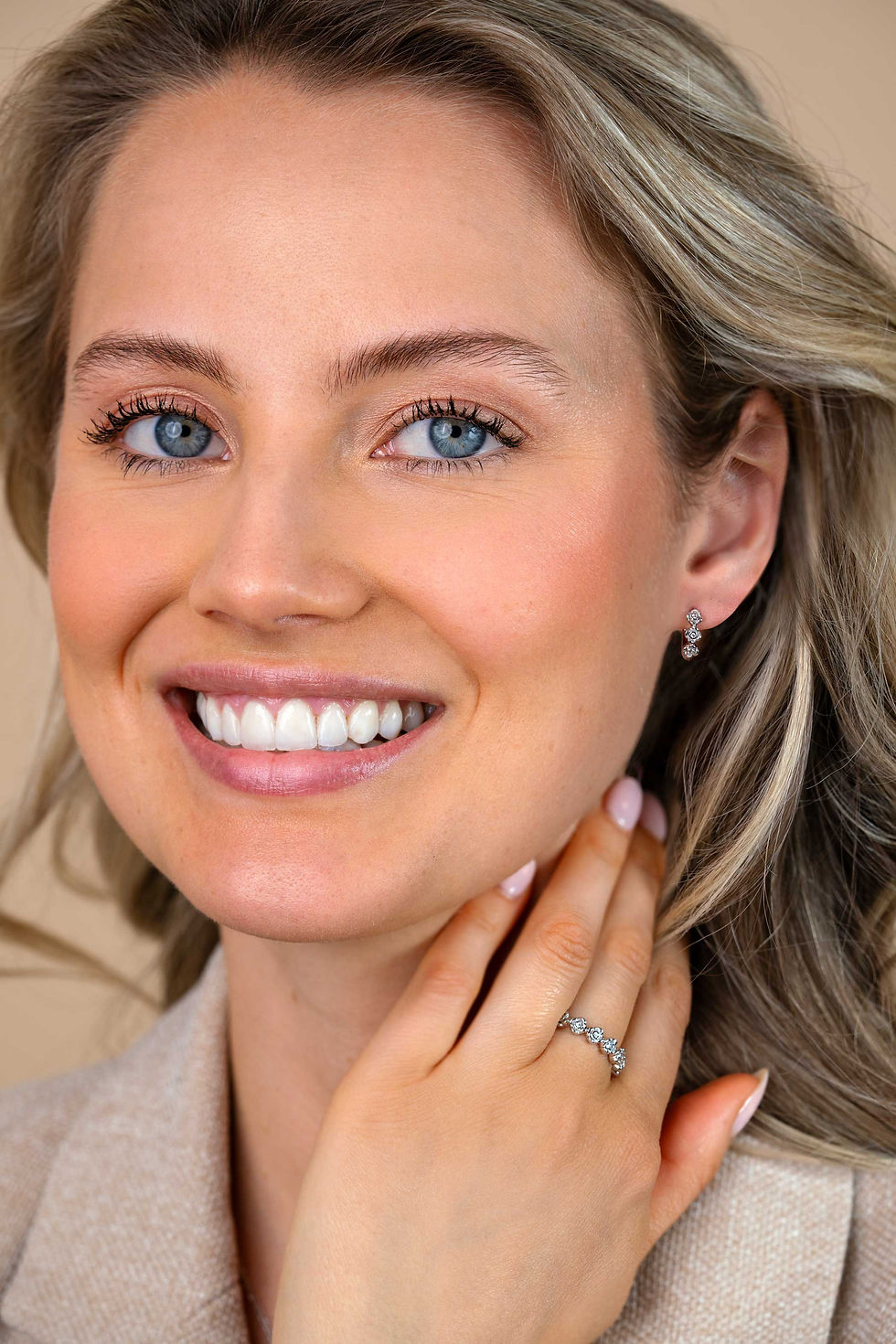 Thumbnail: ZIO2873ZINZI zilveren oorringen met roosjes en zirconia