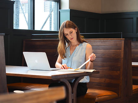 copywriting-women-writing