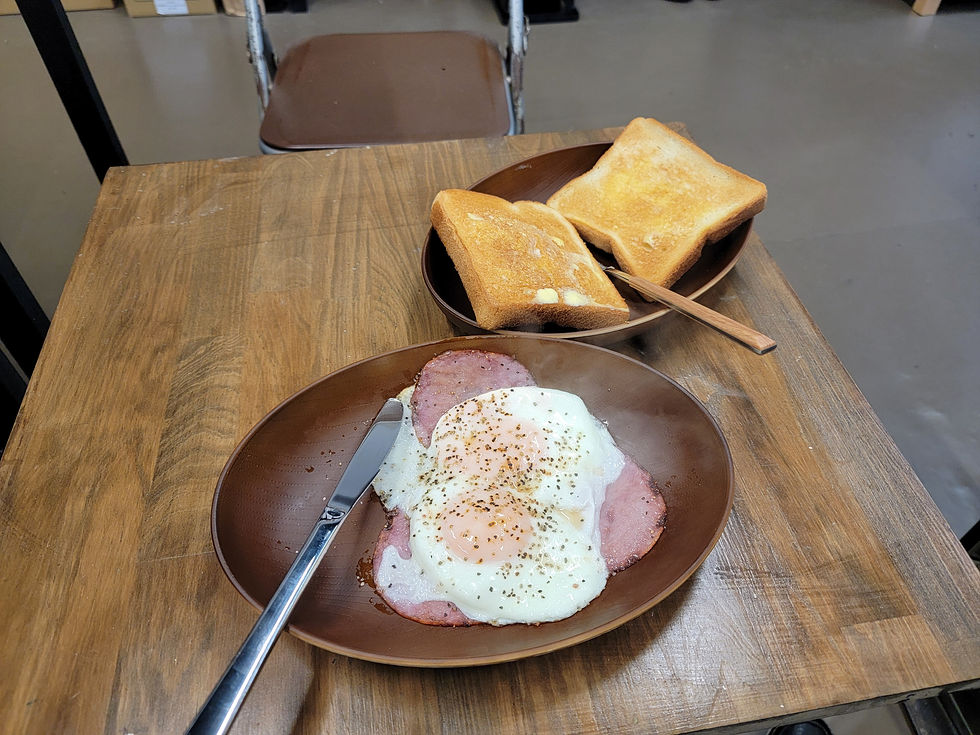 目玉焼きとトースト