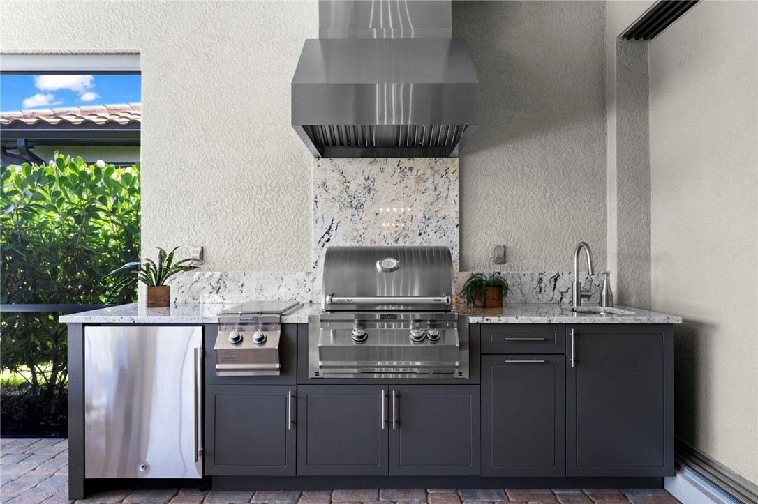 Weatherproof outdoor kitchen in Slate Gray