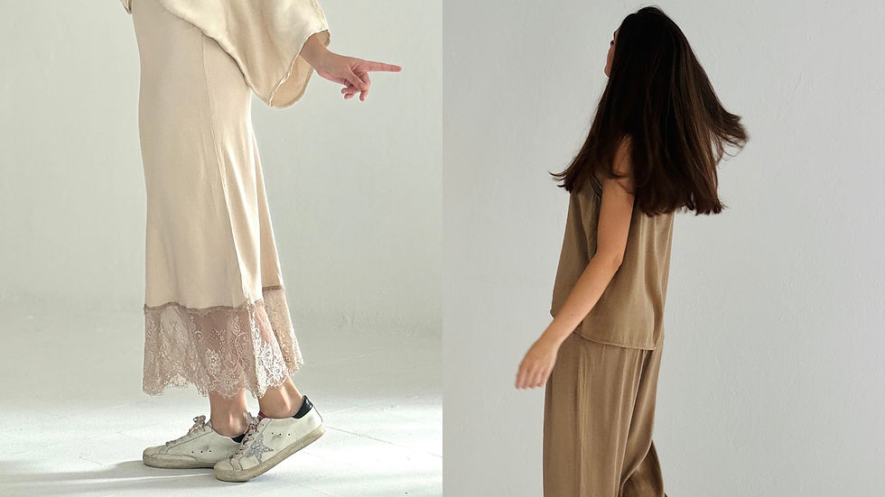 Chica con falda viscosa beige y chica con conjunto de top y pantalón de viscosa camal