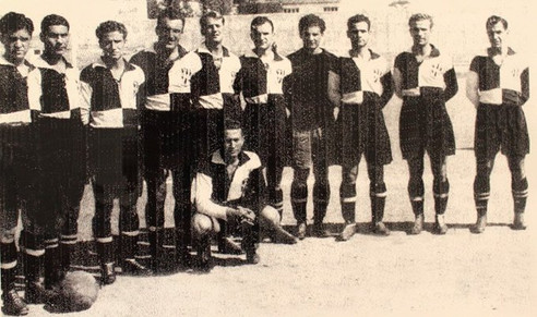 1944-1945 İstanbul Futbol Ligi şampiyonu Beşiktaş kadrosu.