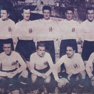 1938-1939  İstanbul Futbol Ligi şampiyonu Beşiktaş kadrosu. Beşiktaş'ın tarihindeki ilk namağlup şampiyonluk. Beşiktaş'ın üçüncü İstanbul Futbol Ligi şampiyonluğu. Sağ üstte Hakkı Yeten.