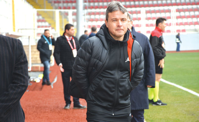 Batman Petrolspor, Teknik Direktör Ahmet Yavuz İle Yollarını Ayırdı.