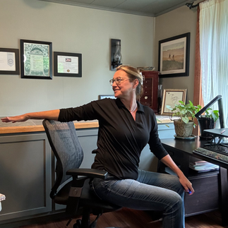 tracy in a seated twist