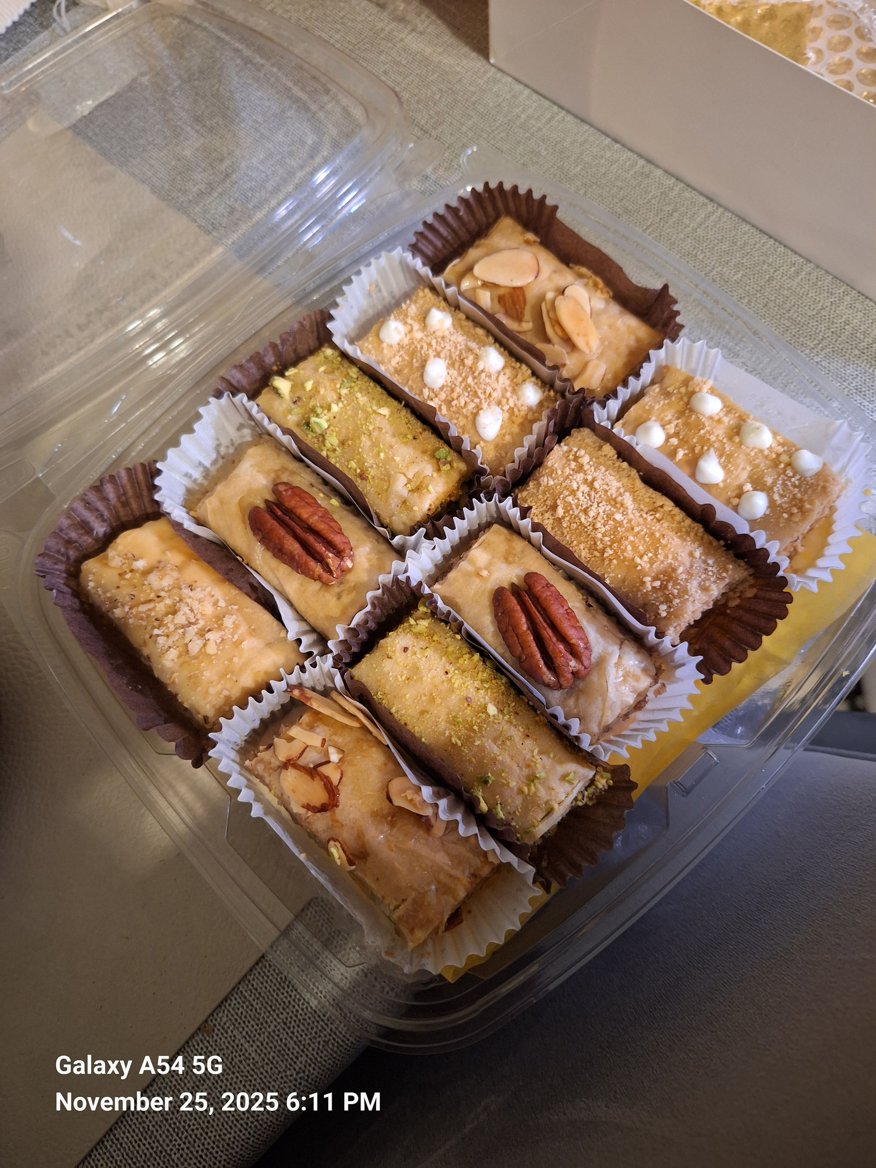 10 Pieces Sampler Box