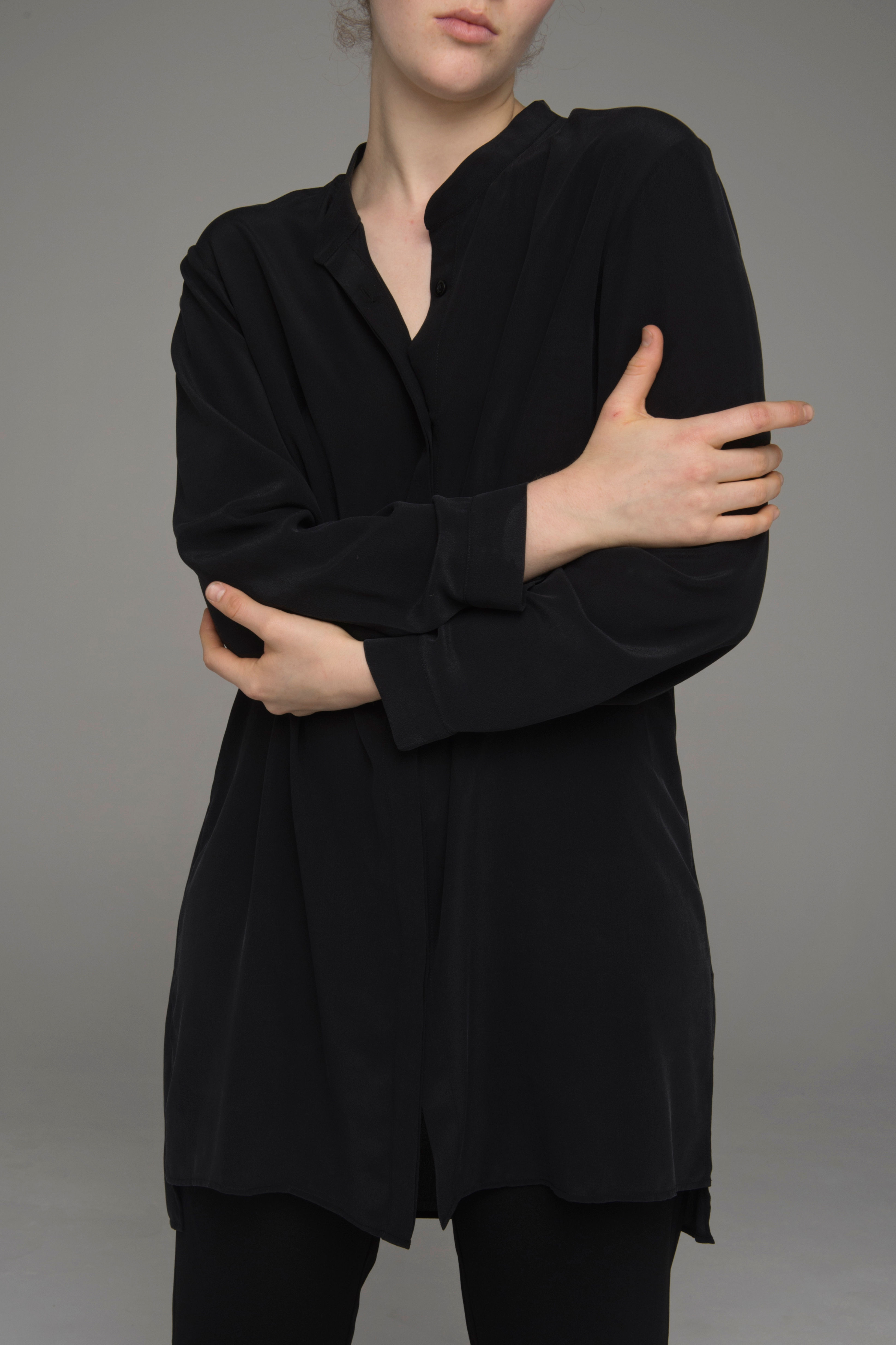 The Power of Grey longer-line sandwash silk "Drift" shirt in black