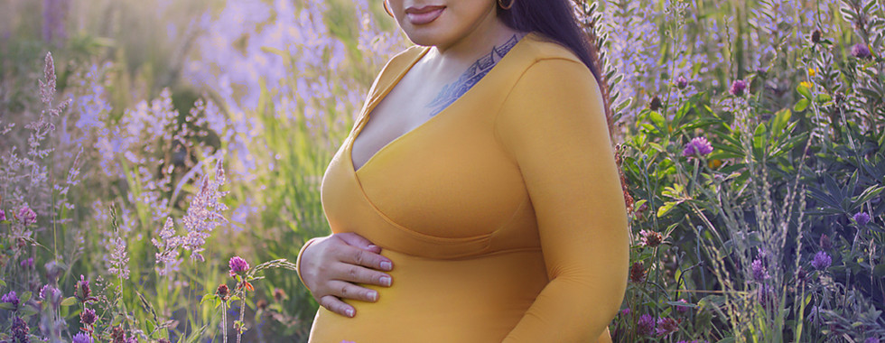 Maternity Photo Session in Lupine Fields