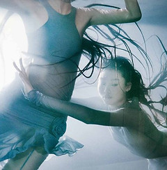The new Blumarine Spring_Summer 2023 advertising campaign explores the underwater universe
