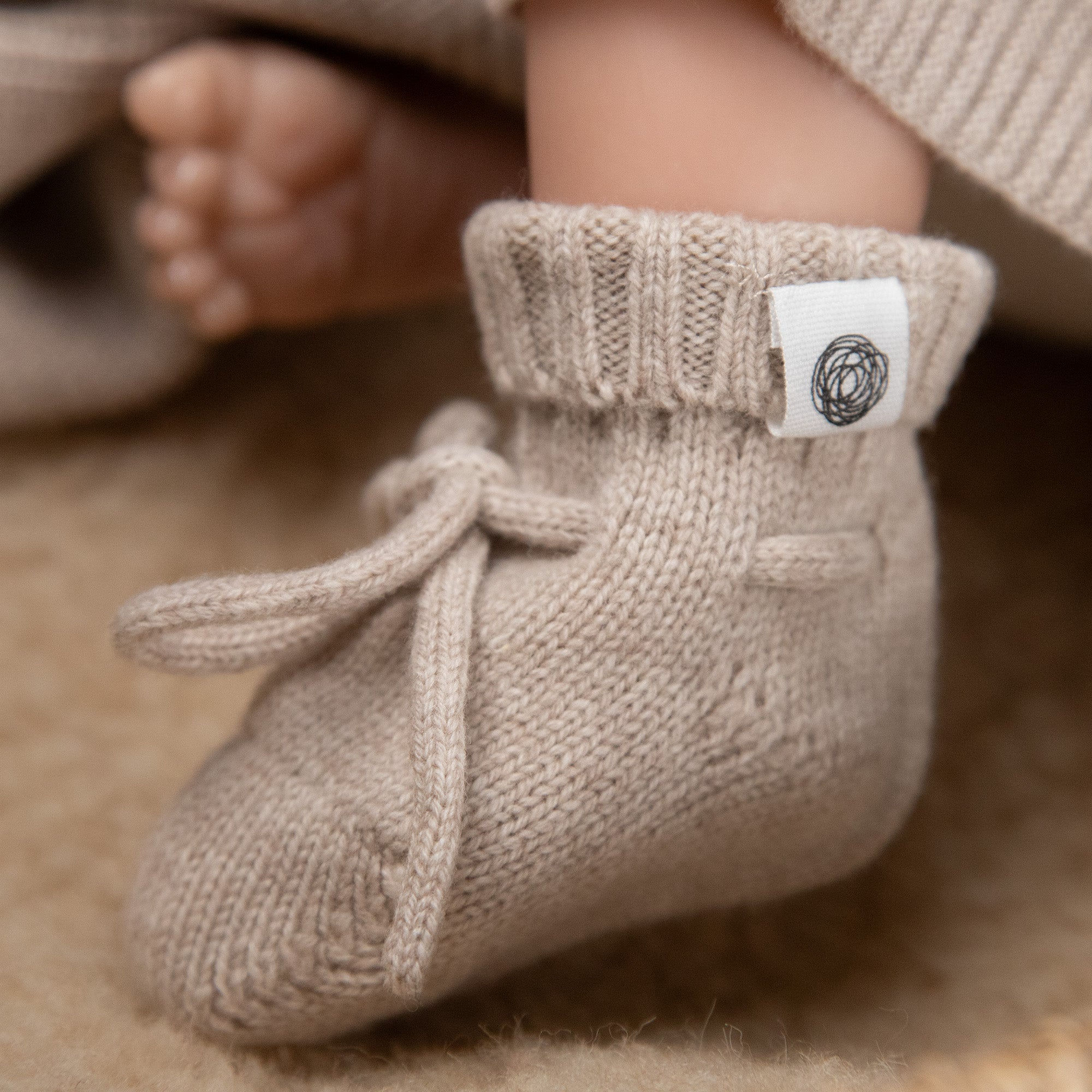 Lille Barn newborn sokjes van 100% merinowol in de kleur Garlic