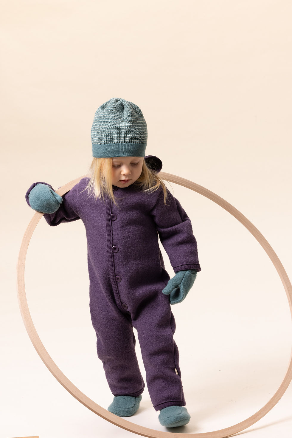 Disana babyoverall van biologische gekookte wol, heerlijk warm en comfortabel voor koude dagen.