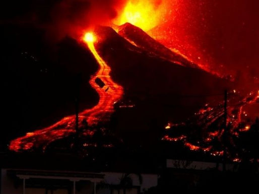 Vulcão entrou em erupção neste domingo nas Ilhas Canárias, mas atividade eruptiva por enquanto só
