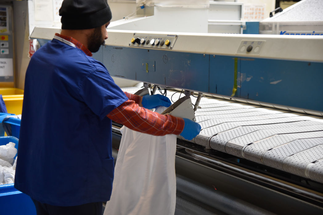 Healthcare laundry - Sheet press
