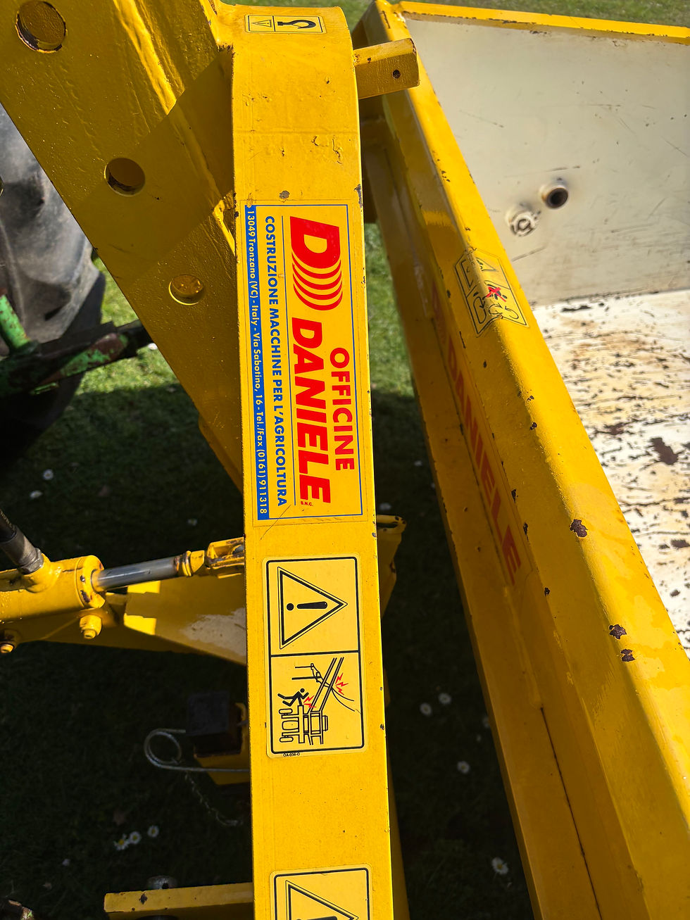 Thumbnail: 3 Point Linkage Tipping Bucket