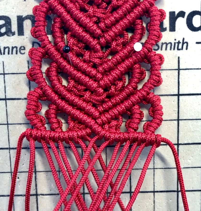 Schritt für Schritt Anleitung Martingale-Halsband mit Makramee-Herzmuster