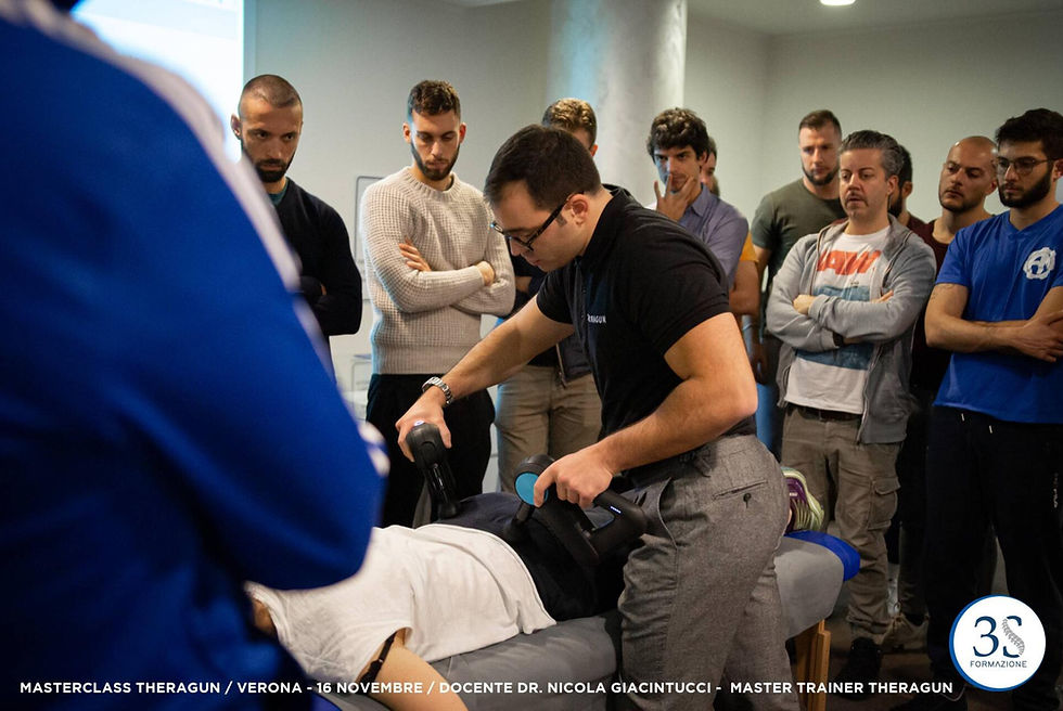 Il Dott. Nicola Giacintucci conduce una masterclass Theragun a Verona il 16 novembre, dimostrando l'uso avanzato del dispositivo Theragun per trattamenti di massoterapia. La sessione, rivolta a professionisti del settore, evidenzia tecniche per attivare, recuperare e alleviare tensioni muscolari. Il Dott. Giacintucci, in qualità di Master Trainer Theragun, condivide la sua esperienza e conoscenze avanzate con i partecipanti.