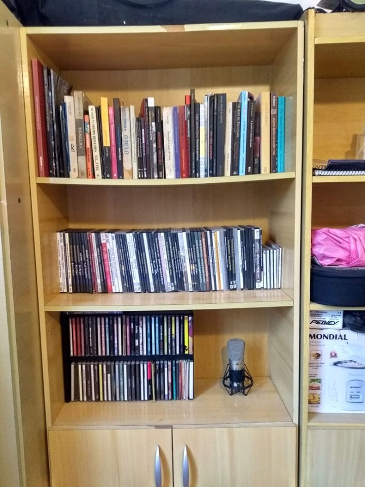 Armário estante para livros R$ 90
