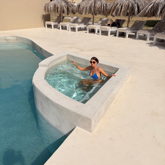 Petra Grobenski in jacuzzi at Tenuta restaurant Chatham Bay, Union island, Grenadines