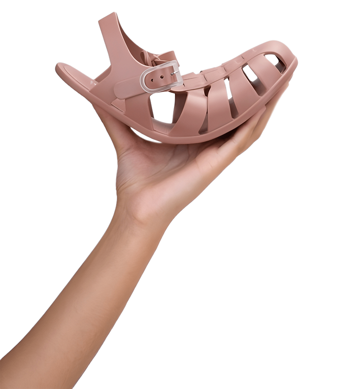 mujer-barefoot-hor-removebg-preview (3)-