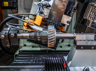 Máy Tiện CNC Là Gì? Công Nghệ Tiện Tạo Ra Các Chi Tiết Hình Trụ Có Độ Chính Xác Cao Như Thế Nào?